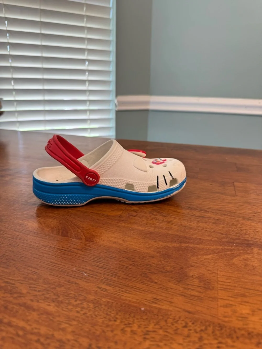 Crocs Hello Kitty 50th Anniversary I Am Classic Clogs Kids white red blue 13